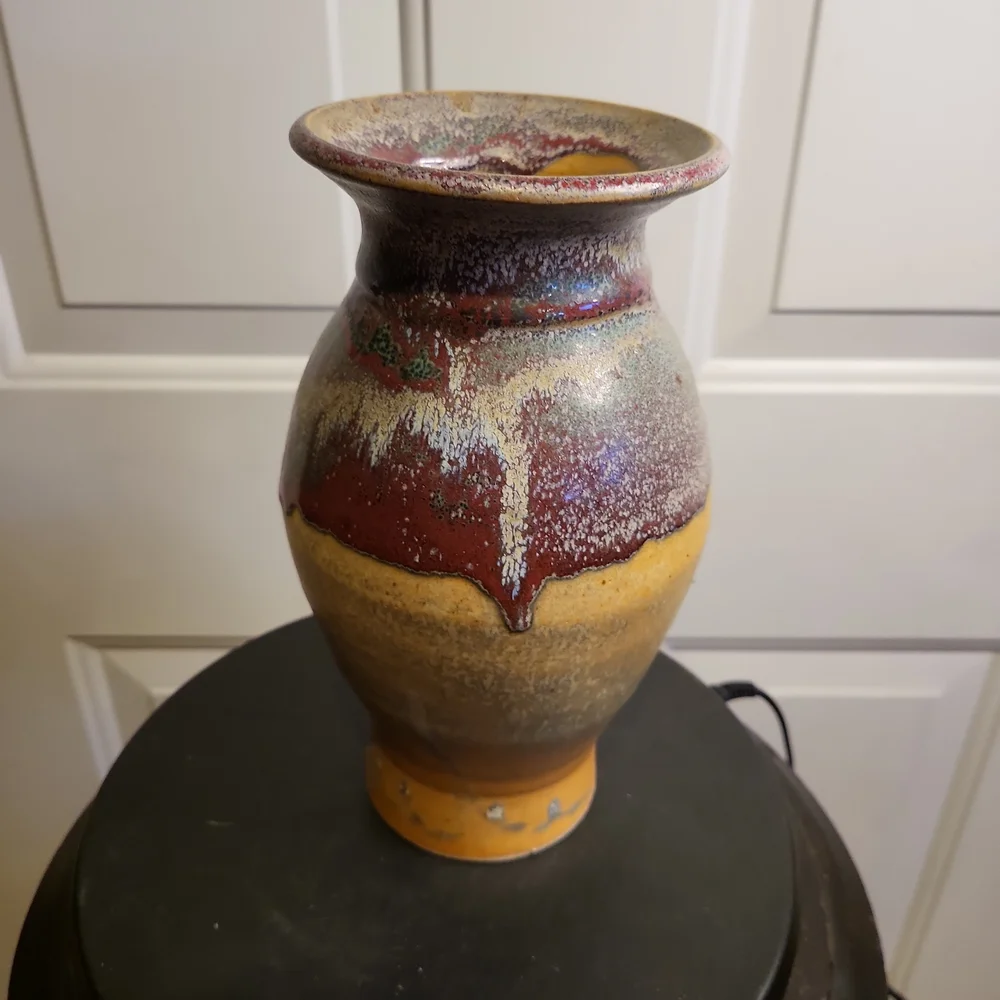 Mid-Century Modern Studio Pottery Ceramic Vase Signed w/ Chop Mark 9" - Picture 6 of 11